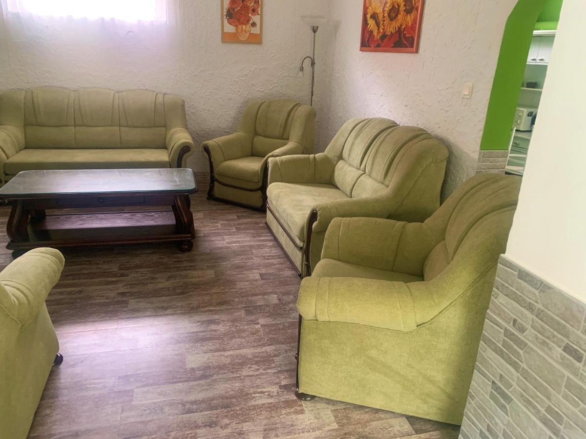 Viktor Apartmanhaz Zamardi Bagian luar foto