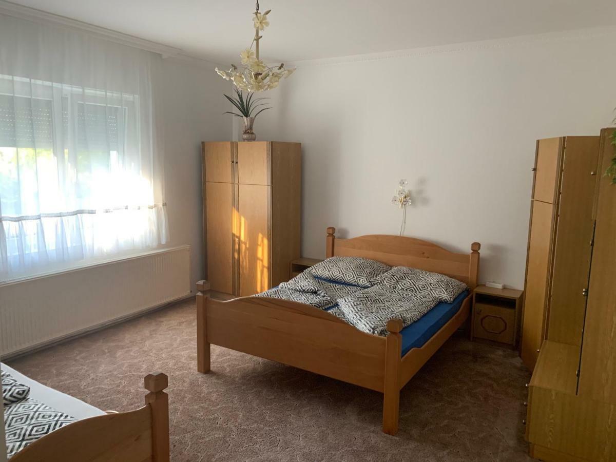 Viktor Apartmanhaz Zamardi Bagian luar foto